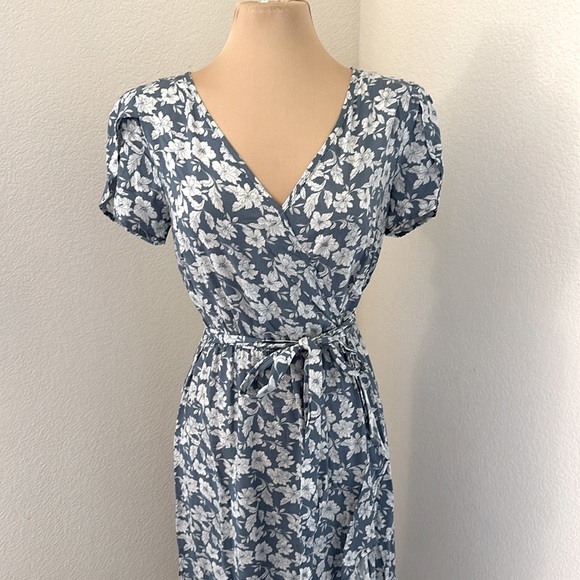 NWOT Blue & White Floral Dress size S - Picture 3 of 6